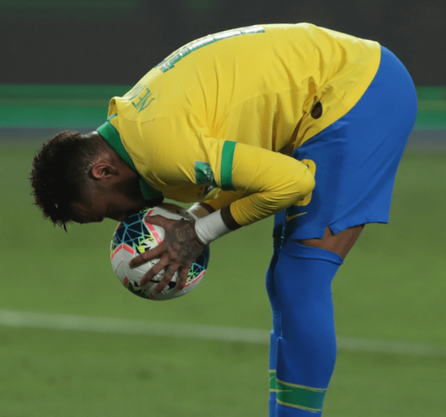 关于詹姆斯在DWG比赛中出色发挥，最后时刻胜出引发热议！上演精彩一战的信息-爱游戏app