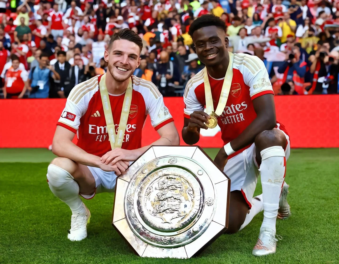 今晨曼城调整名单以备社区盾；远射贴柱环节打磨；质疑声仍在；年轻球员得到机会的简单介绍-爱游戏